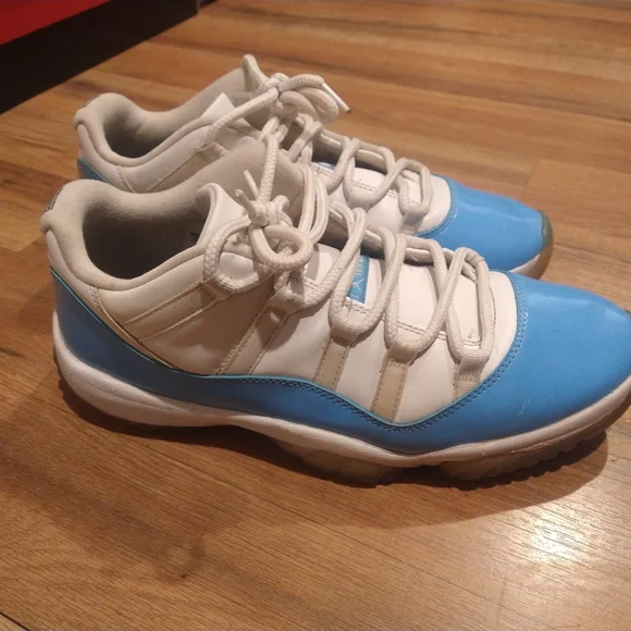 Jordan 11 Low UNC - Picture 1 of 7